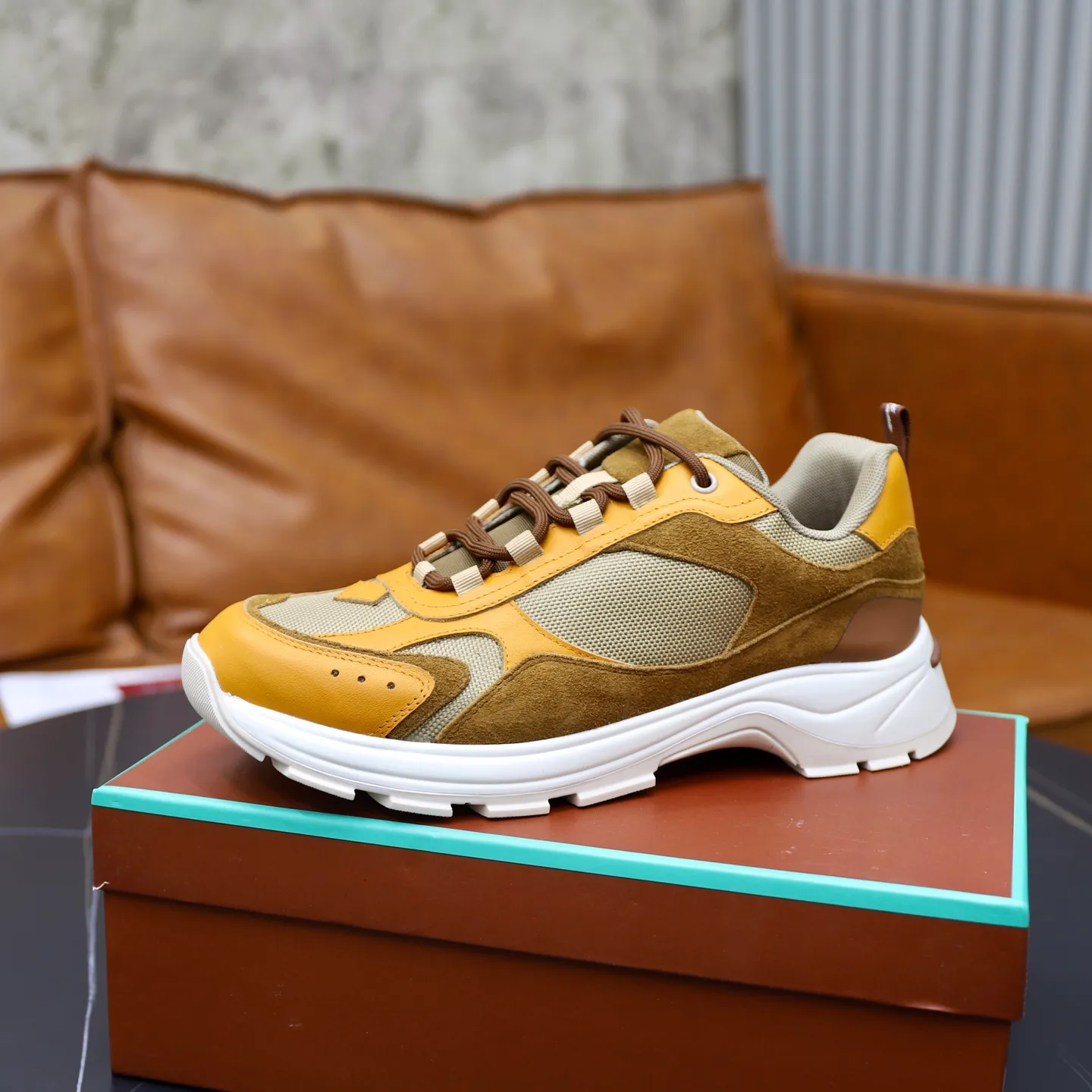 Factory price: 💰520Loropiana LP men's shoes ♞size; 38-44 "45.46 customization" cowhide stitching. It is really easy to wear, lazy, loose, casual, perfect comfort. There are many color choices, and they all look good with clothes. Is it true that Loropiana can bring social value? “Loropiana is the best thing money can buy”